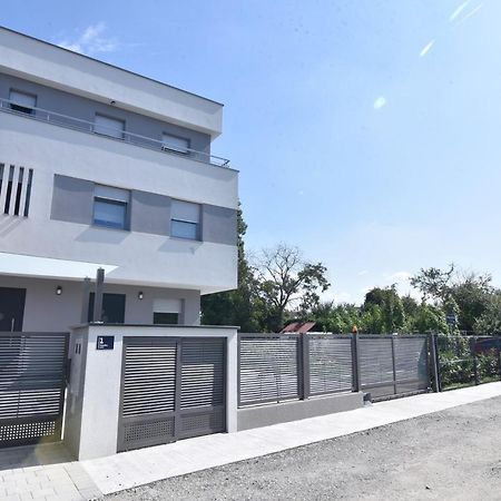 Villa Mami Загреб Экстерьер фото